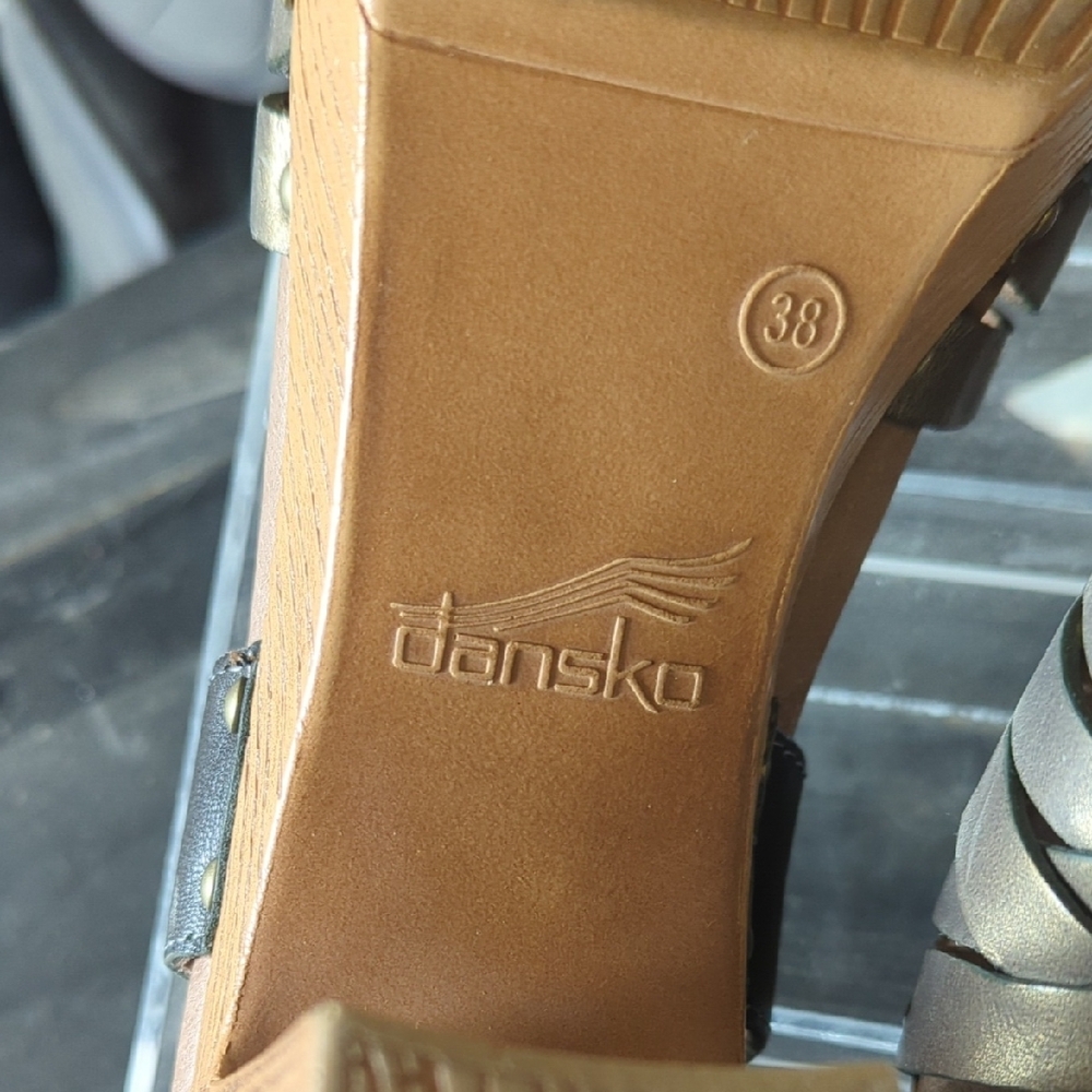 ✨ Dansko Dawson Bronze Metallic Woven Leather Sandals ✨ - Picture 4 of 6